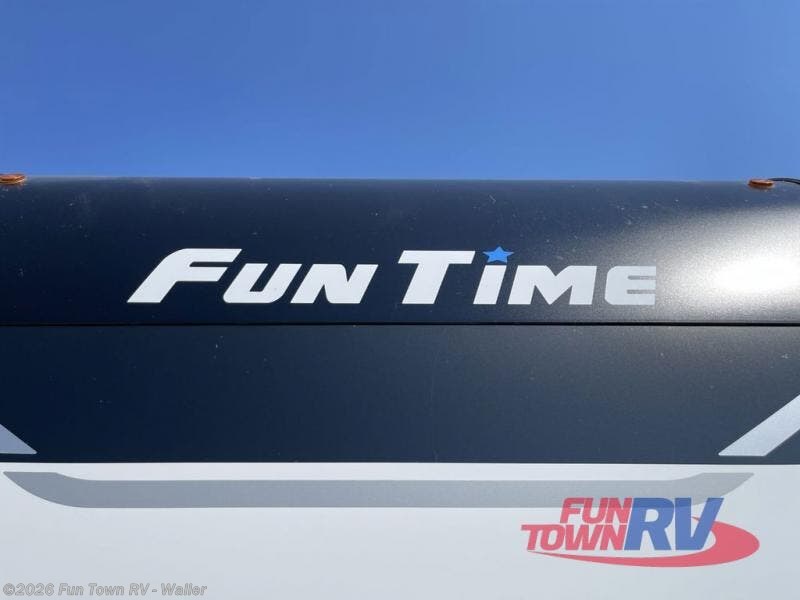 2026 CrossRoads Fun Time 26RB - New Travel Trailer For Sale by Fun Town RV - Waller in Waller, Texas