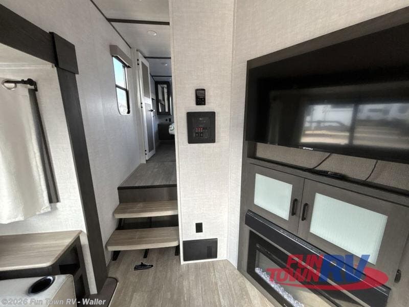 2023 Forest River Impression 235RW - Used Fifth Wheel For Sale by Fun Town RV - Waller in Waller, Texas