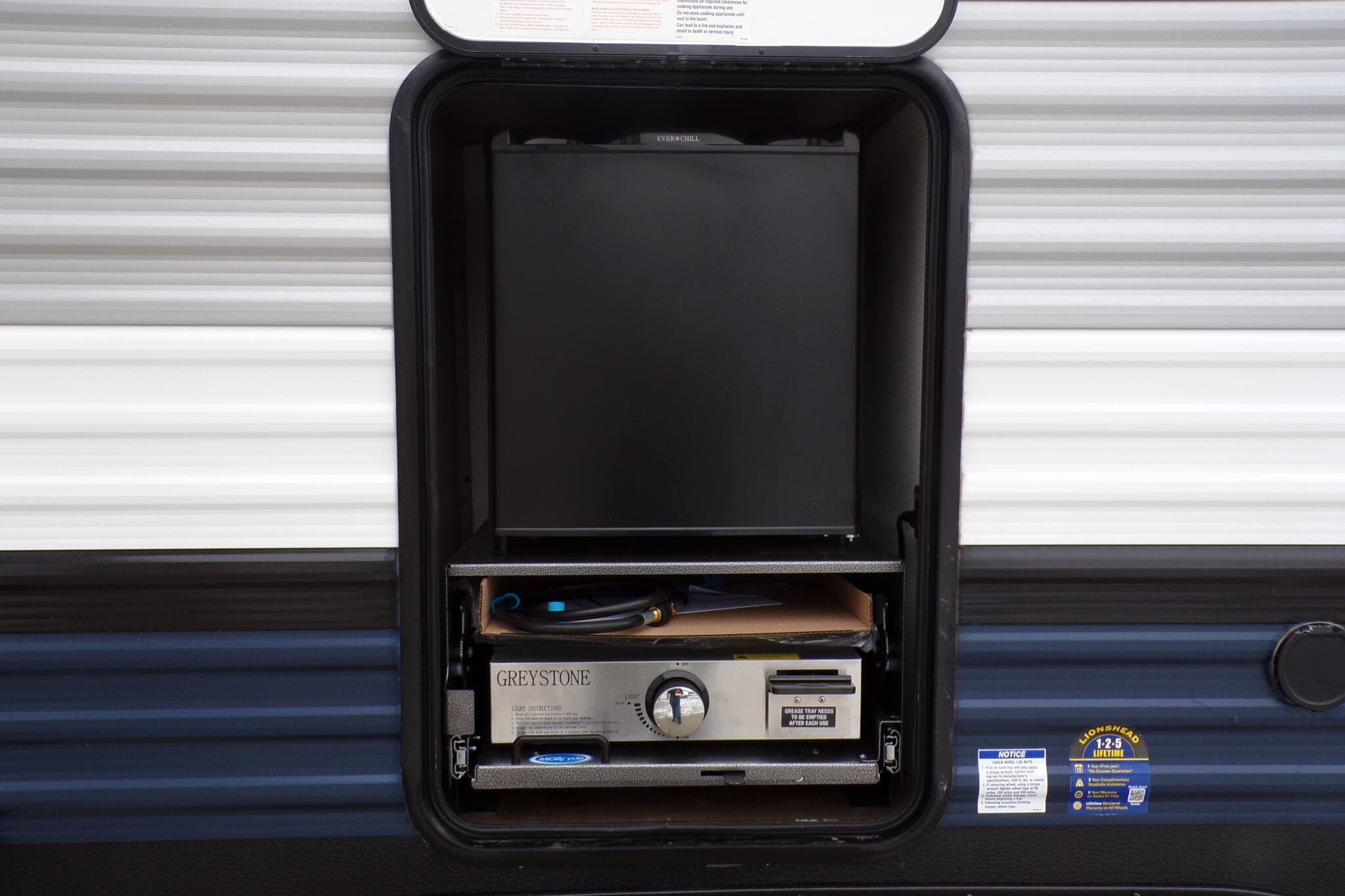 2026 Palomino Puma 337BH - New Travel Trailer For Sale by Hometown RV LLC in Brockway, Pennsylvania features Upgraded Insulation Package, Power Hitch Jack, Theater Seating, Bunkhouse, Exterior Refrigerator