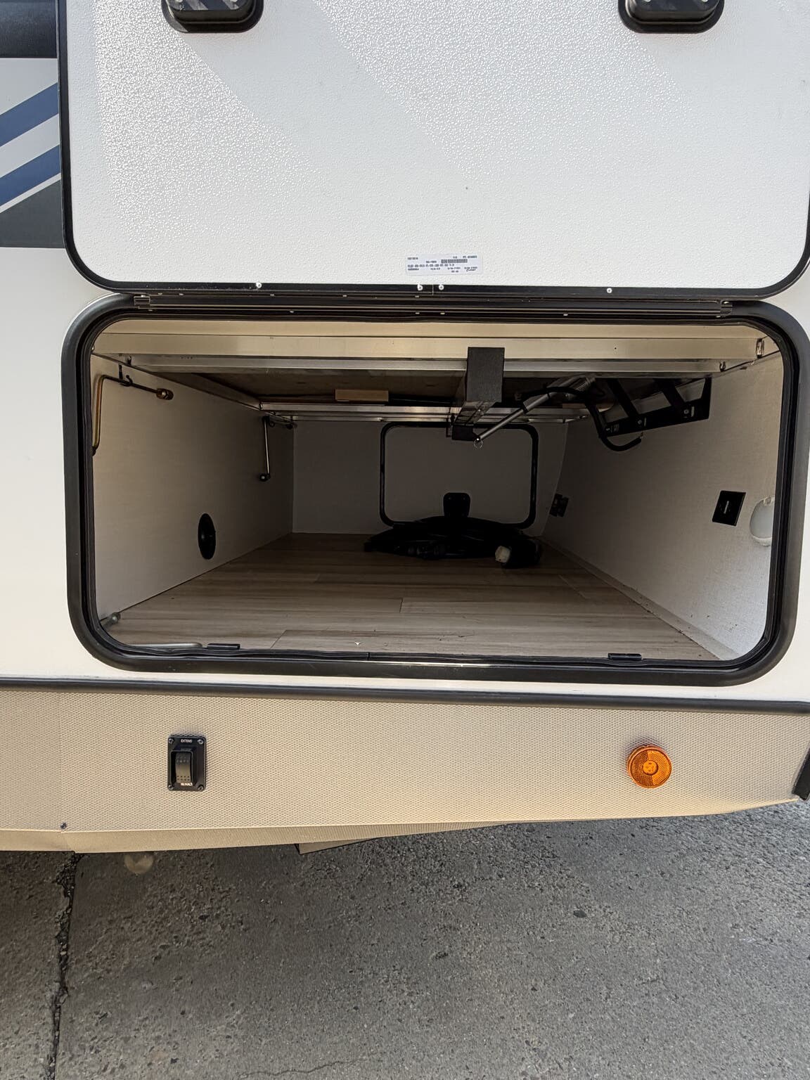2025 Forest River Salem Hemisphere Hyper-Lyte 27RKHL - Used Travel Trailer For Sale by Hometown RV LLC in Brockway, Pennsylvania features TV, Fiberglass Sidewalls, Shower, Enclosed Underbelly, Recliner(s)