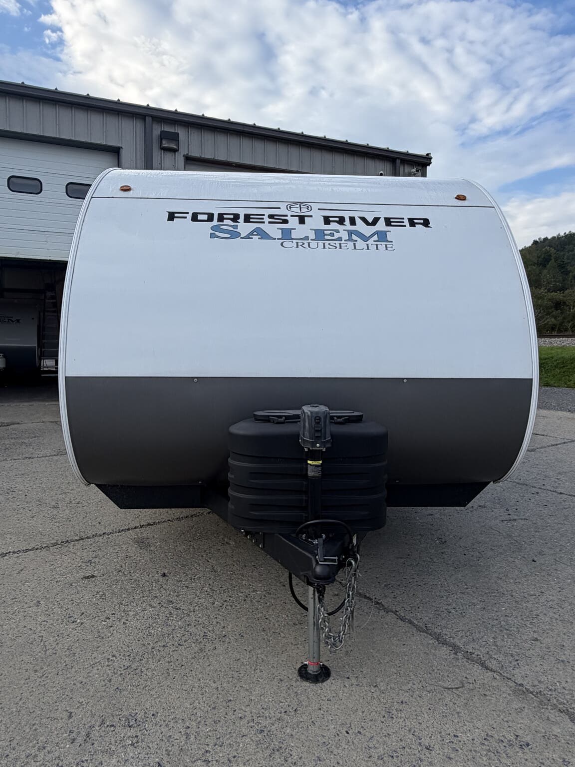 2025 Forest River Salem Cruise Lite 261BHXL - Used Travel Trailer For Sale by Hometown RV LLC in Brockway, Pennsylvania features Black Tank Flush, Detachable Power Cord, Stove Cover, Wardrobe(s), Air Conditioning