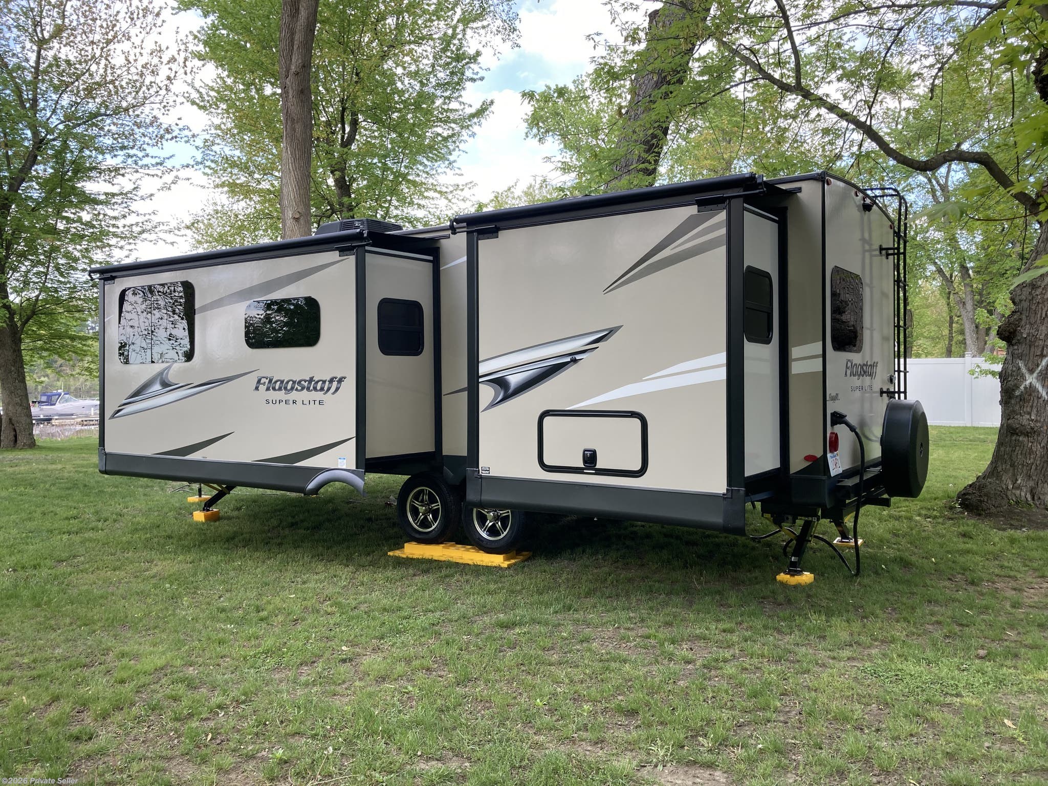 2021 Forest River Flagstaff Super Lite  26FKBS - Used Travel Trailer For Sale by For Sale By Owner in AGAWAM, Massachusetts features Batteries, Air Conditioning, Solar Prep, 50 Amp Service, Converter