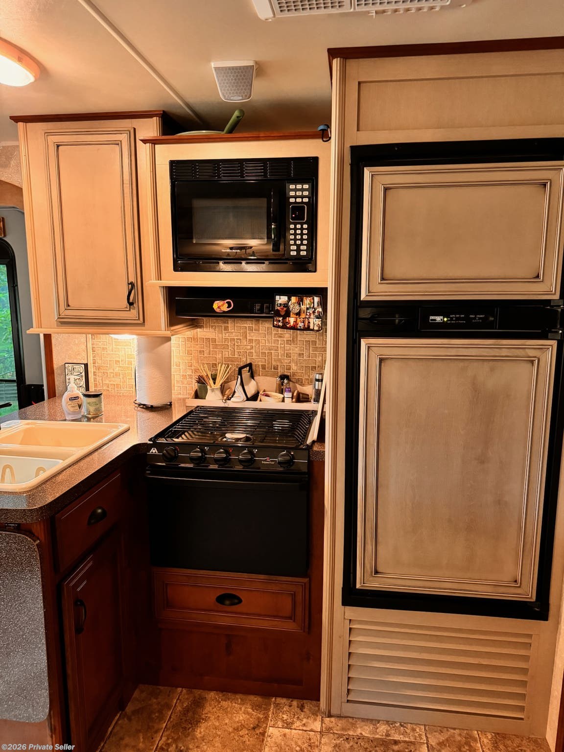 2012 Open Range Roamer RT247FLR - Used Travel Trailer For Sale by For Sale By Owner in Southfield, Michigan features Enclosed Water Tank, Solid Surface Countertops, Stabilizer Jacks, Roof Vents, Queen Bed