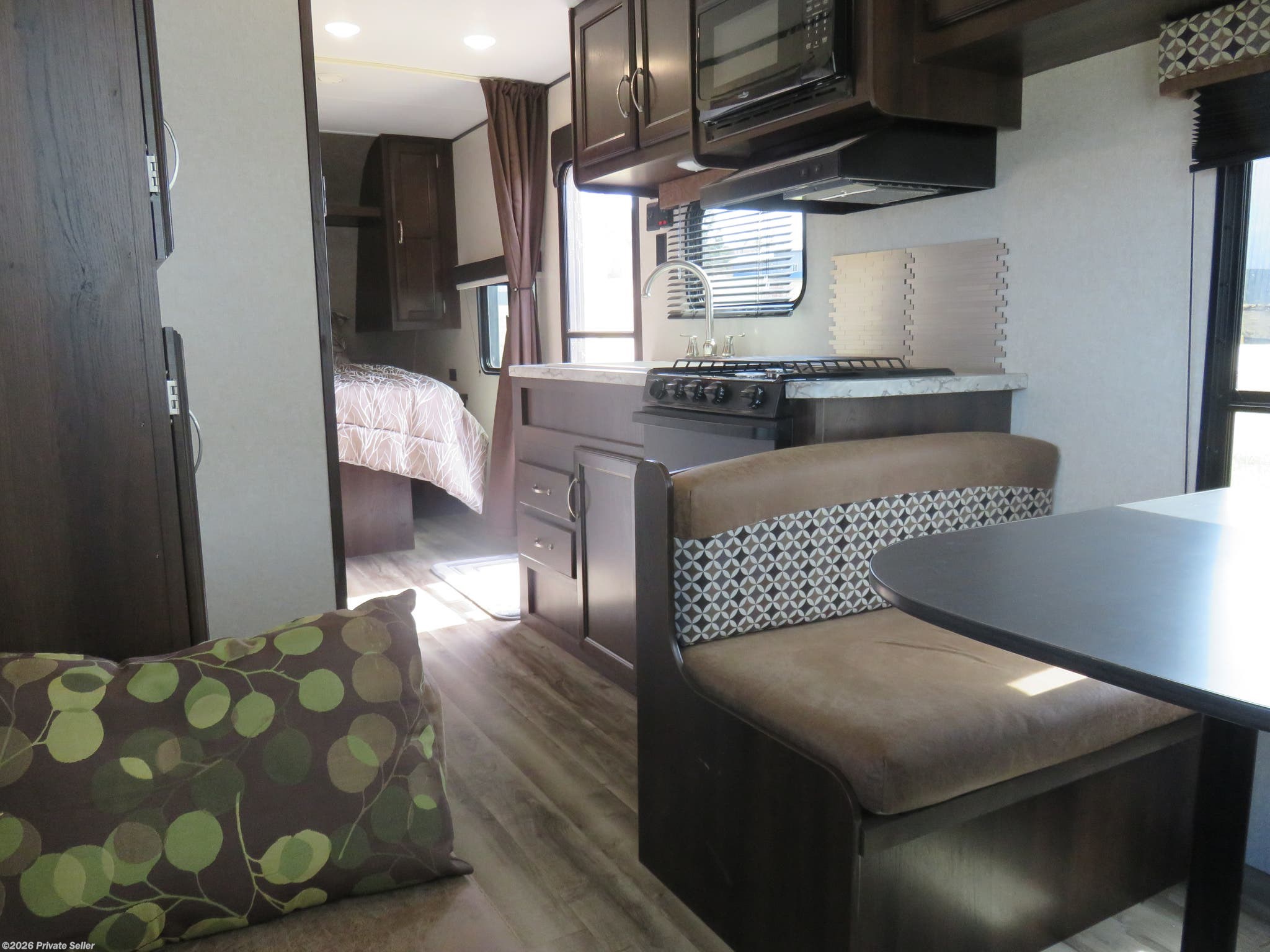 2018 Jayco Jay Flight 212QBW SLX Baja - Used Travel Trailer For Sale by For Sale By Owner in Wentworth, South Dakota