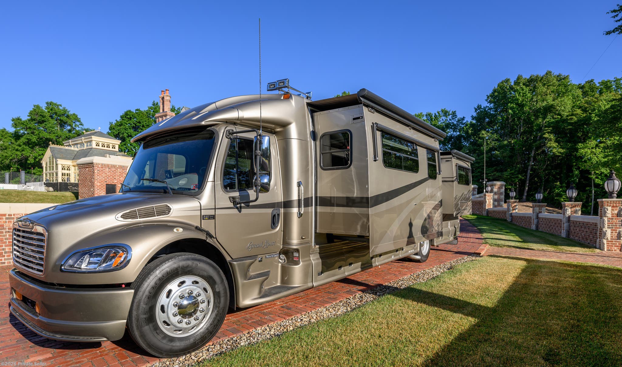 Used 2006 Dynamax Corp Grand Sport GT 380SL available in louisville, Ohio