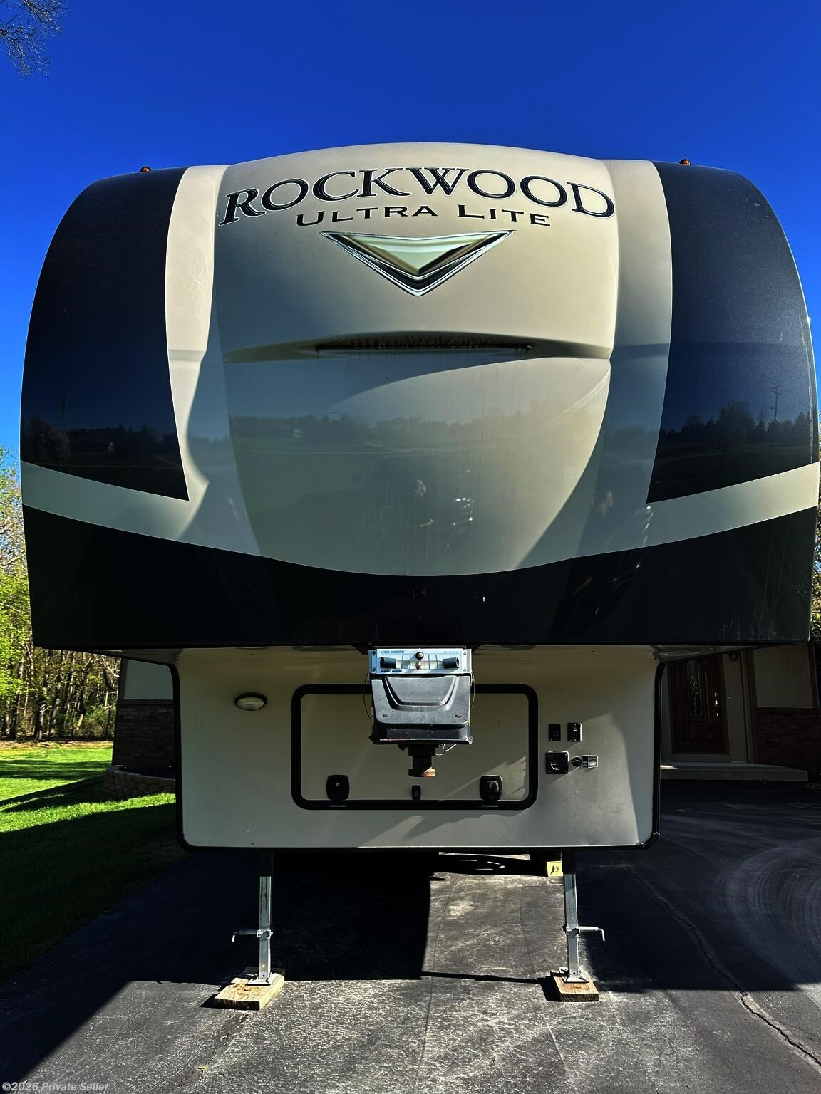 2019 Forest River Rockwood Ultra Lite - Used Fifth Wheel For Sale by For Sale By Owner in Ypsilanti, Michigan features Electric Heat, Furnace, Water Heater, Refrigerator, Stove