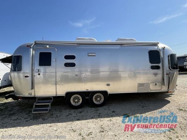 Used 2019 Airstream International Signature 25FB Twin available in Buda, Texas