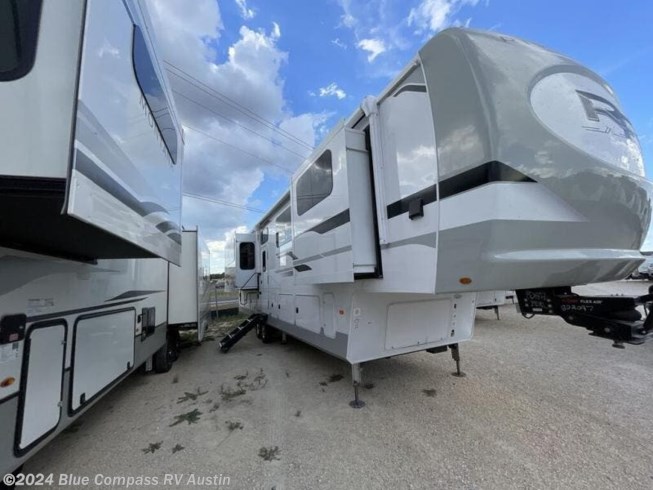 2022 Columbus CMF390RL by Palomino from Camper Clinic II in Buda, Texas