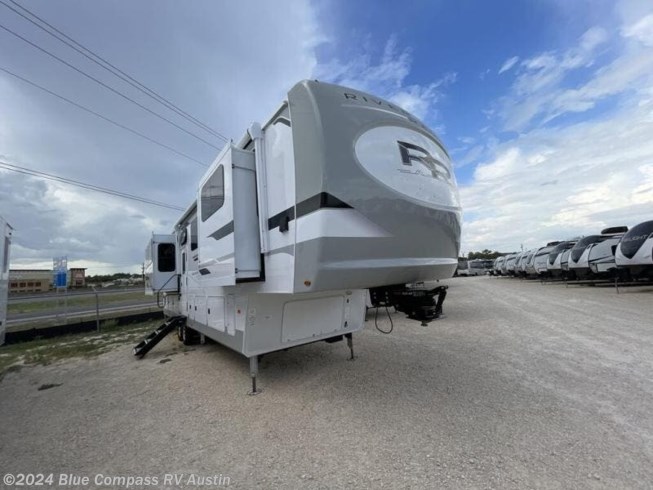 2022 Columbus CMF392MB by Palomino from Camper Clinic II in Buda, Texas