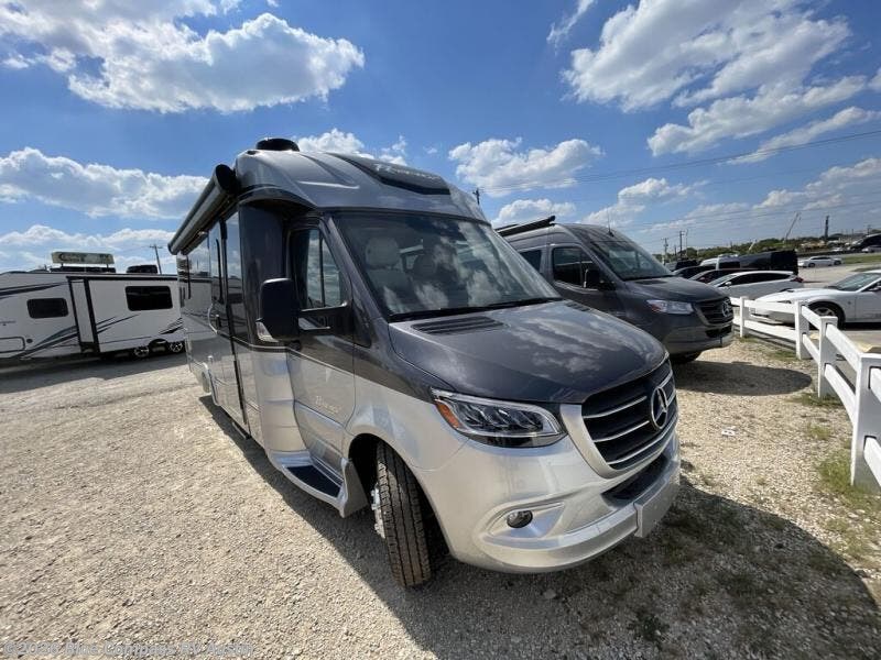 2023 Regency Ultra Brougham 25UL RV for Sale in Buda, TX 78610 BD2127
