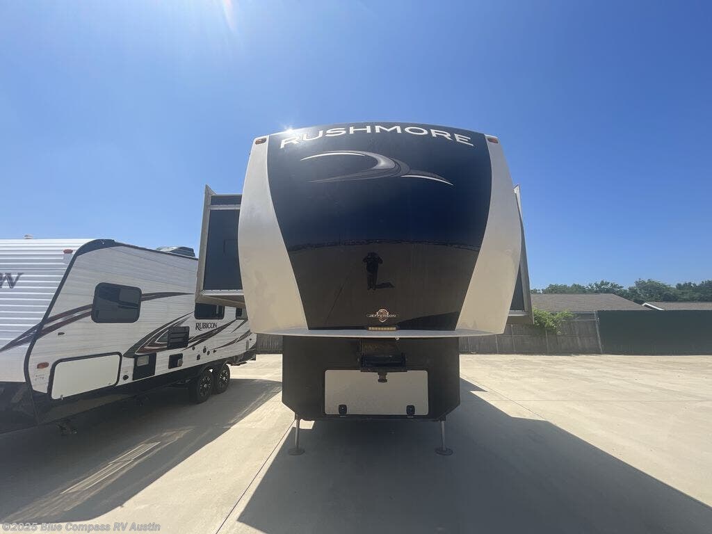 2015 CrossRoads Rushmore Jefferson RF39JE RV for Sale in Buda, TX 78610