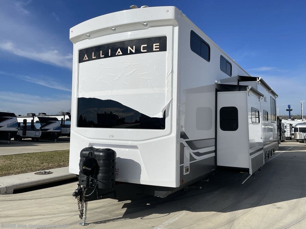 2025 Benchmark 44LFT by Alliance RV from Blue Compass RV Austin in Buda, Texas