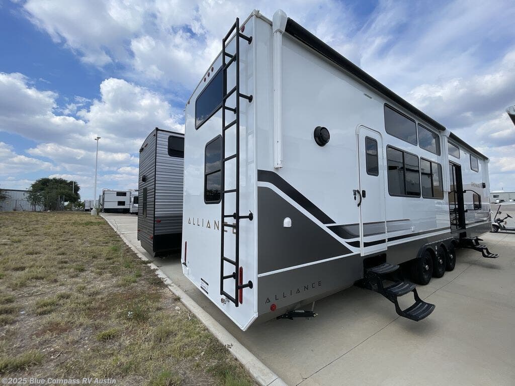 2026 Benchmark 44LFT by Alliance RV from Blue Compass RV Austin in Buda, Texas