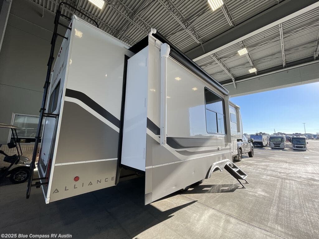 2026 Alliance RV Paradigm 312RK - New Fifth Wheel For Sale by Blue Compass RV Austin in Buda, Texas