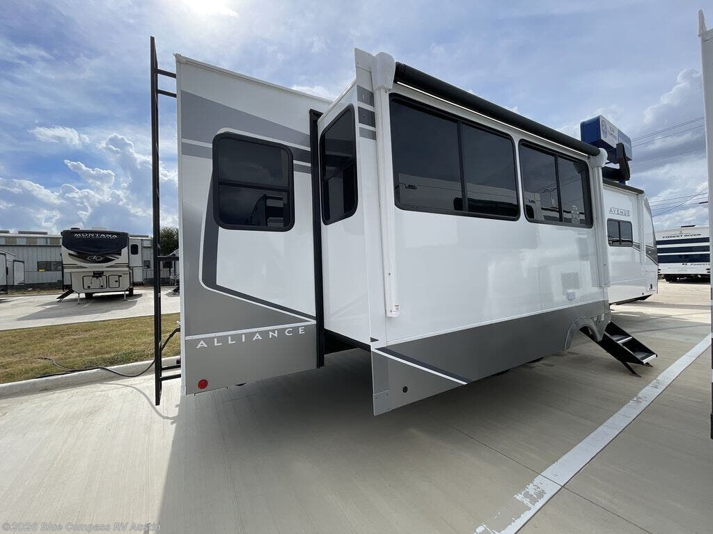 2026 Avenue 332RL by Alliance RV from Blue Compass RV Austin in Buda, Texas