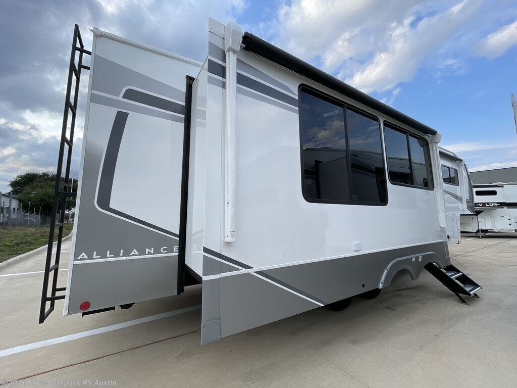 2026 Avenue 35RKS by Alliance RV from Blue Compass RV Austin in Buda, Texas