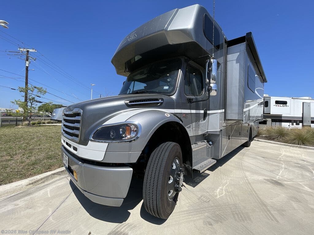 2025 DX3 32KD by Dynamax Corp from Blue Compass RV Austin in Buda, Texas