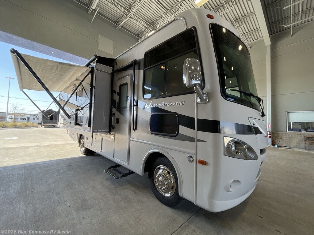 2014 Thor Motor Coach Hurricane 27K - Used Class A For Sale by Blue Compass RV Austin in Buda, Texas features Slideout