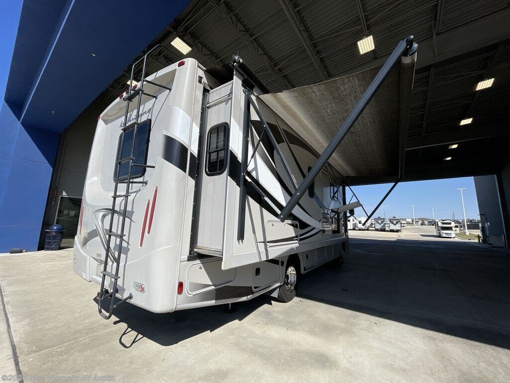 2014 Hurricane 27K by Thor Motor Coach from Blue Compass RV Austin in Buda, Texas