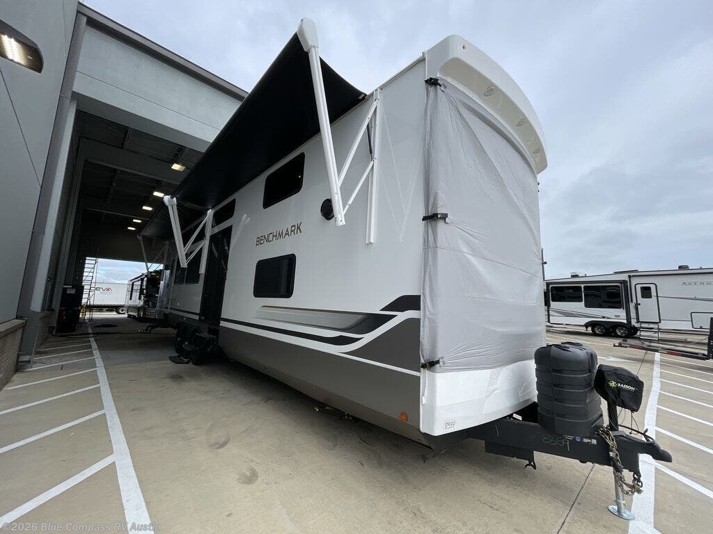 New 2026 Alliance RV Benchmark 44LFT available in Buda, Texas