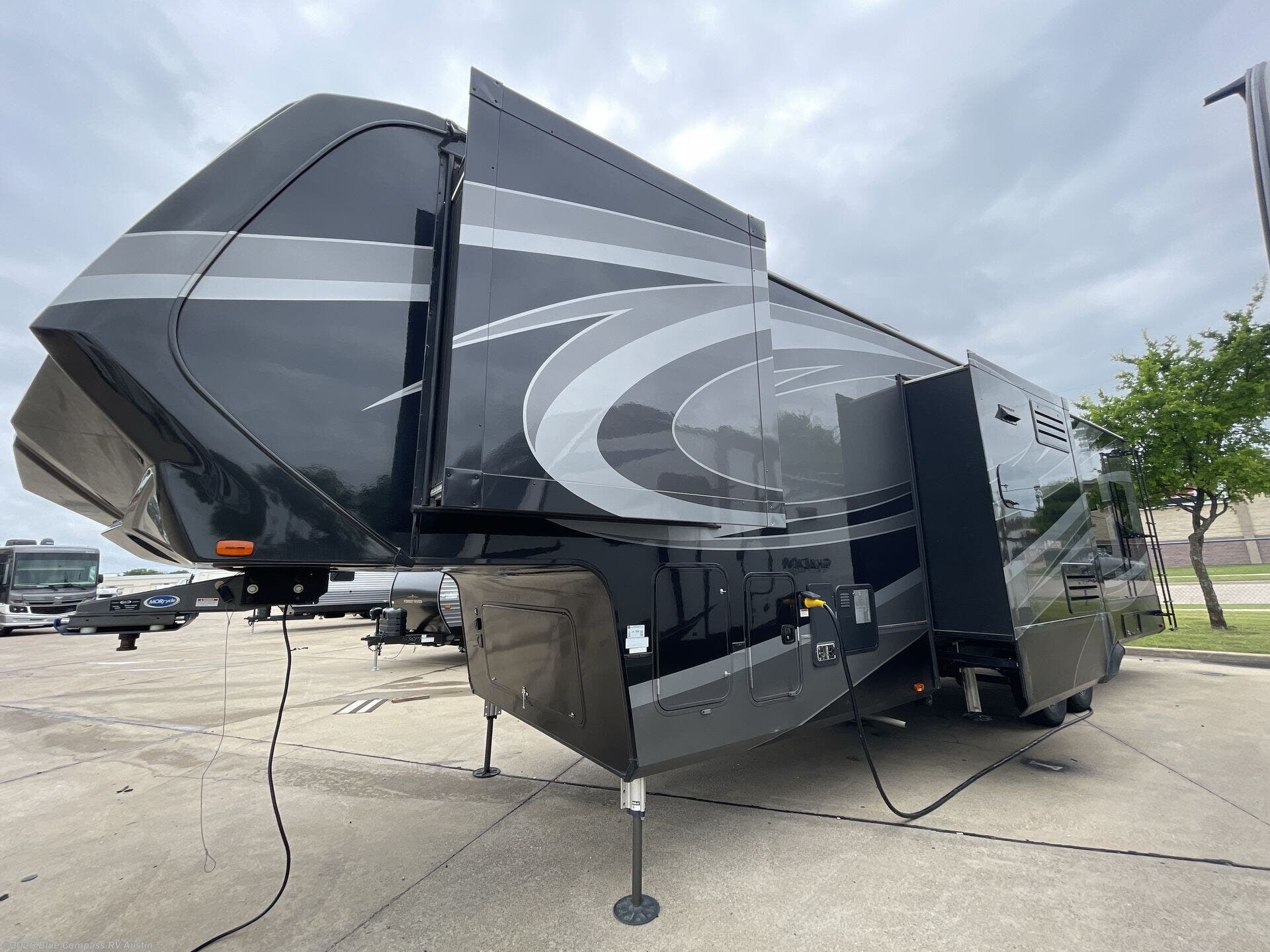 Used 2018 Grand Design Momentum 351M available in Buda, Texas