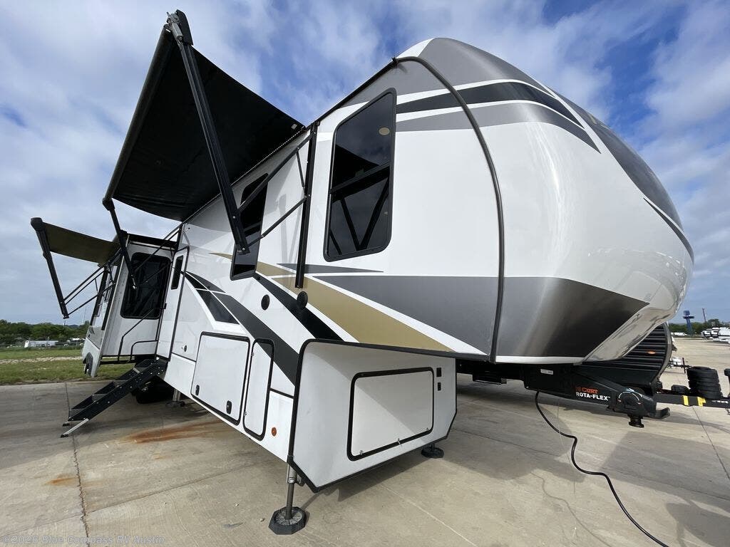 Used 2022 Alliance RV Paradigm 372RK available in Buda, Texas