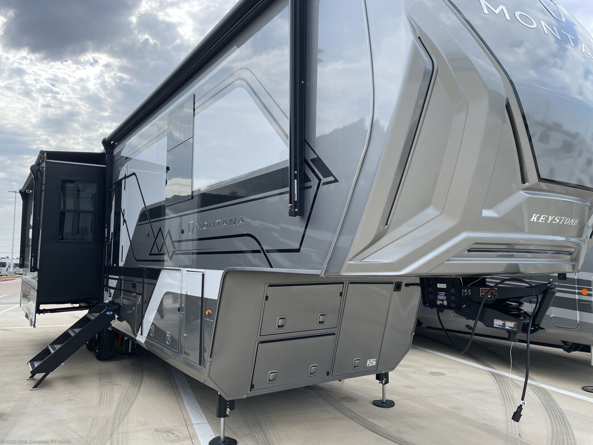 2027 Montana 3100RL by Keystone from Blue Compass RV Austin in Buda, Texas