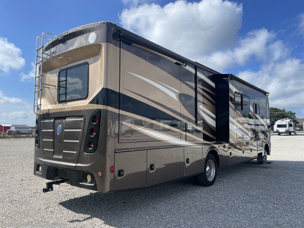 Used 2015 Holiday Rambler Vacationer M-36SBT available in Buda, Texas