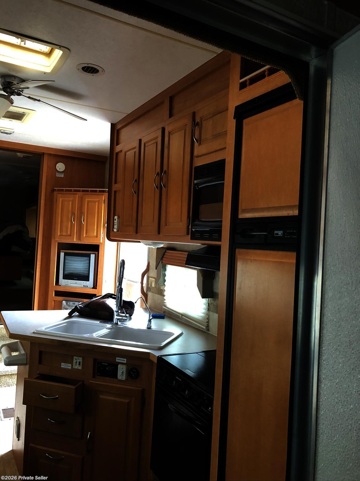 2006 Thor CA Vortex Garage, living, kitchen, bedroom, bath, loft/bunks - Used Fifth Wheel For Sale by For Sale By Owner in Napa, California