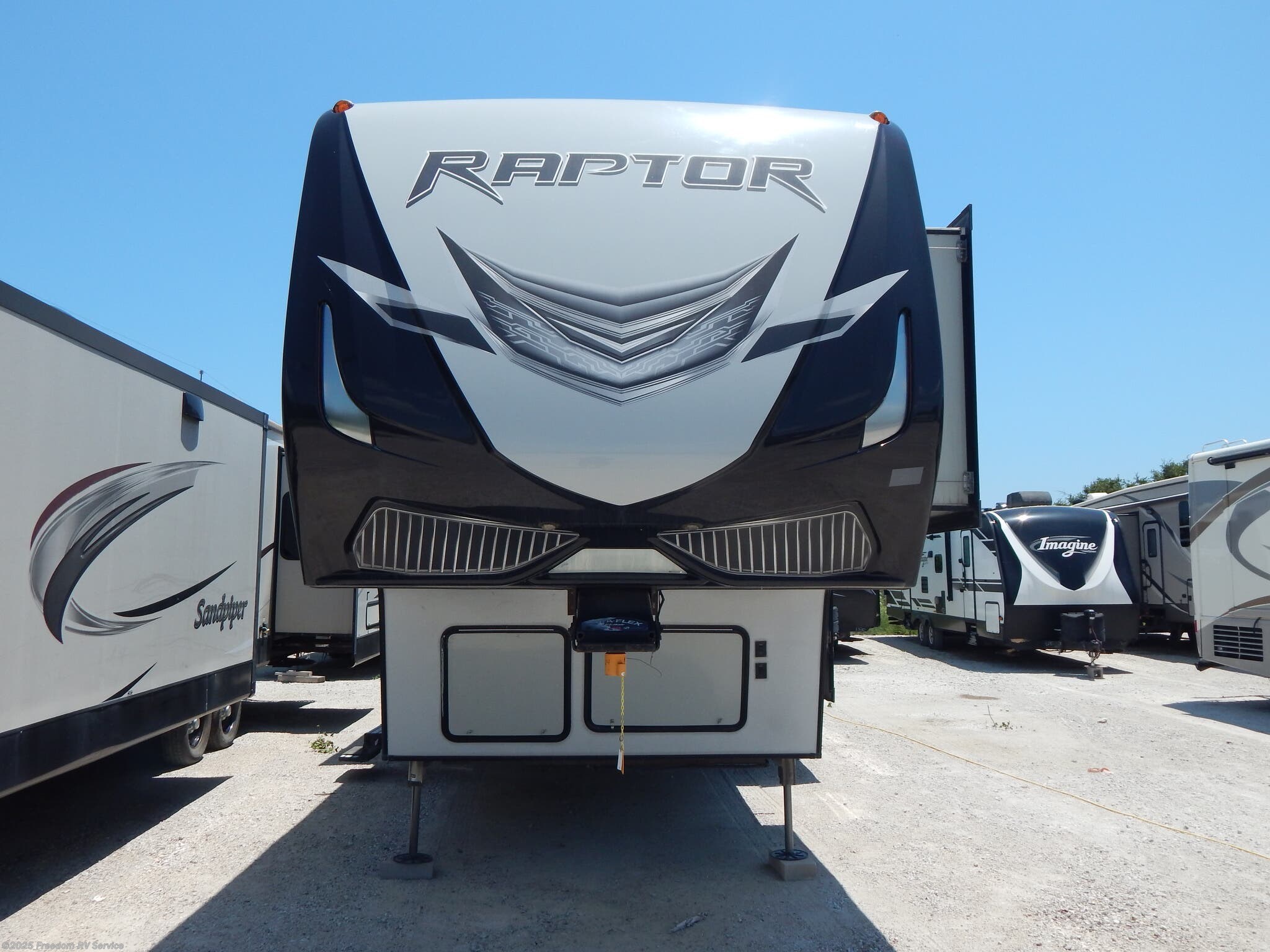 2018 Keystone Raptor 428SP - Used Toy Hauler For Sale by Freedom RV Service in Aransas Pass, Texas features Backup Monitor, Air Conditioning, Slideout, Central Vacuum, Exterior Speakers