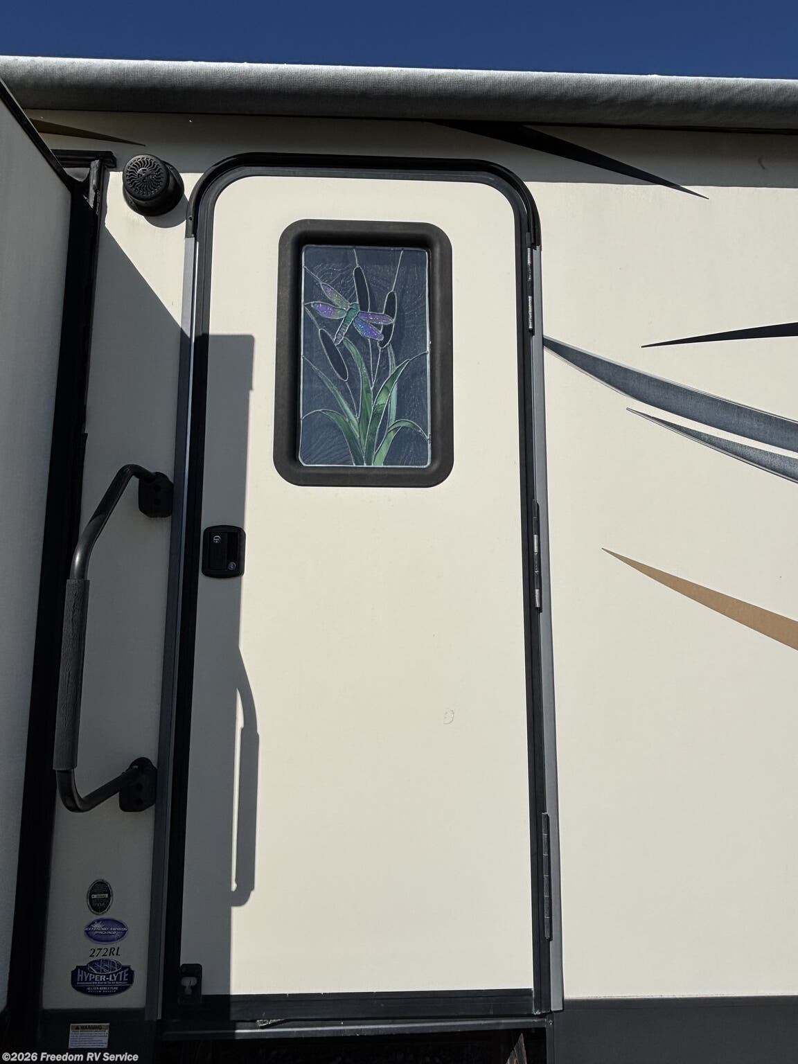 2016 Forest River Salem 272RL - Used Travel Trailer For Sale by Freedom RV Service in Aransas Pass, Texas features Non-Smoking Unit, Hitch, Self Contained, Water Heater, CD Player
