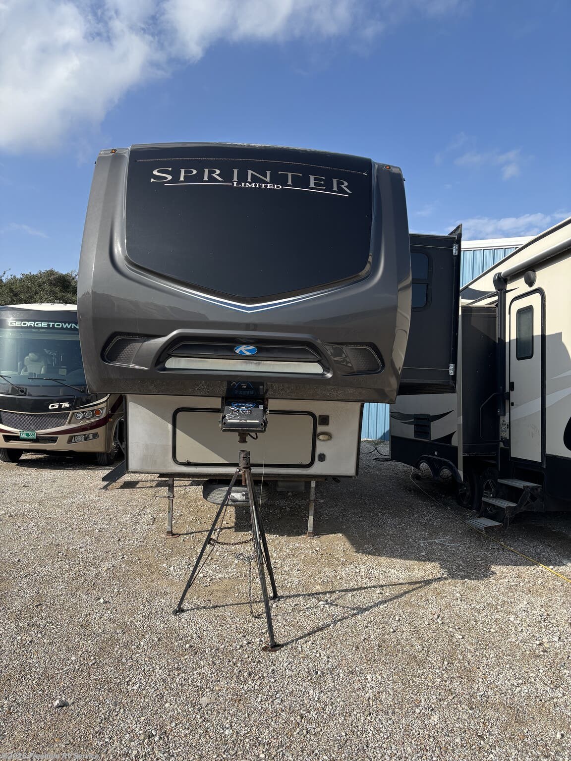 2020 Keystone Sprinter 3531FWDEN - Used Fifth Wheel For Sale by Freedom RV Service in Aransas Pass, Texas features Batteries, Smoke Detector, Toilet, Stove Top Burner, Awning