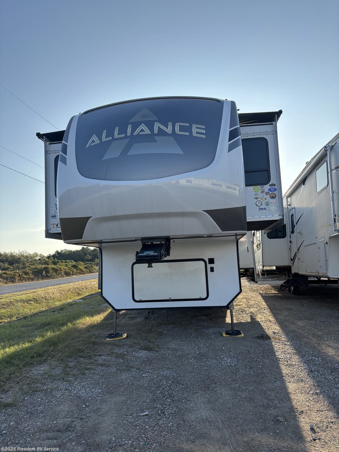 2021 Alliance RV Paradigm 385FL - Used Fifth Wheel For Sale by Freedom RV Service in Aransas Pass, Texas features Hitch, Theater Seating, Bath & 1/2, 50 Amp Service, Air Conditioning