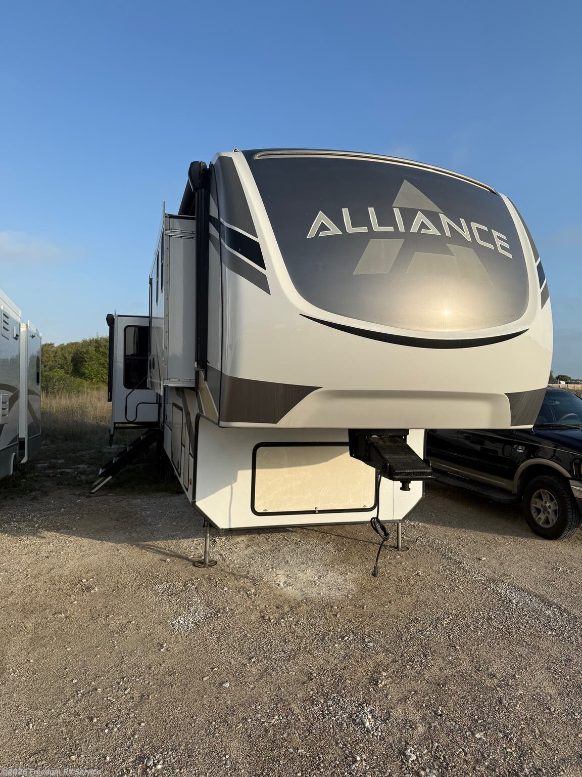 2021 Paradigm 370FB by Alliance RV from Freedom RV Service in Aransas Pass, Texas