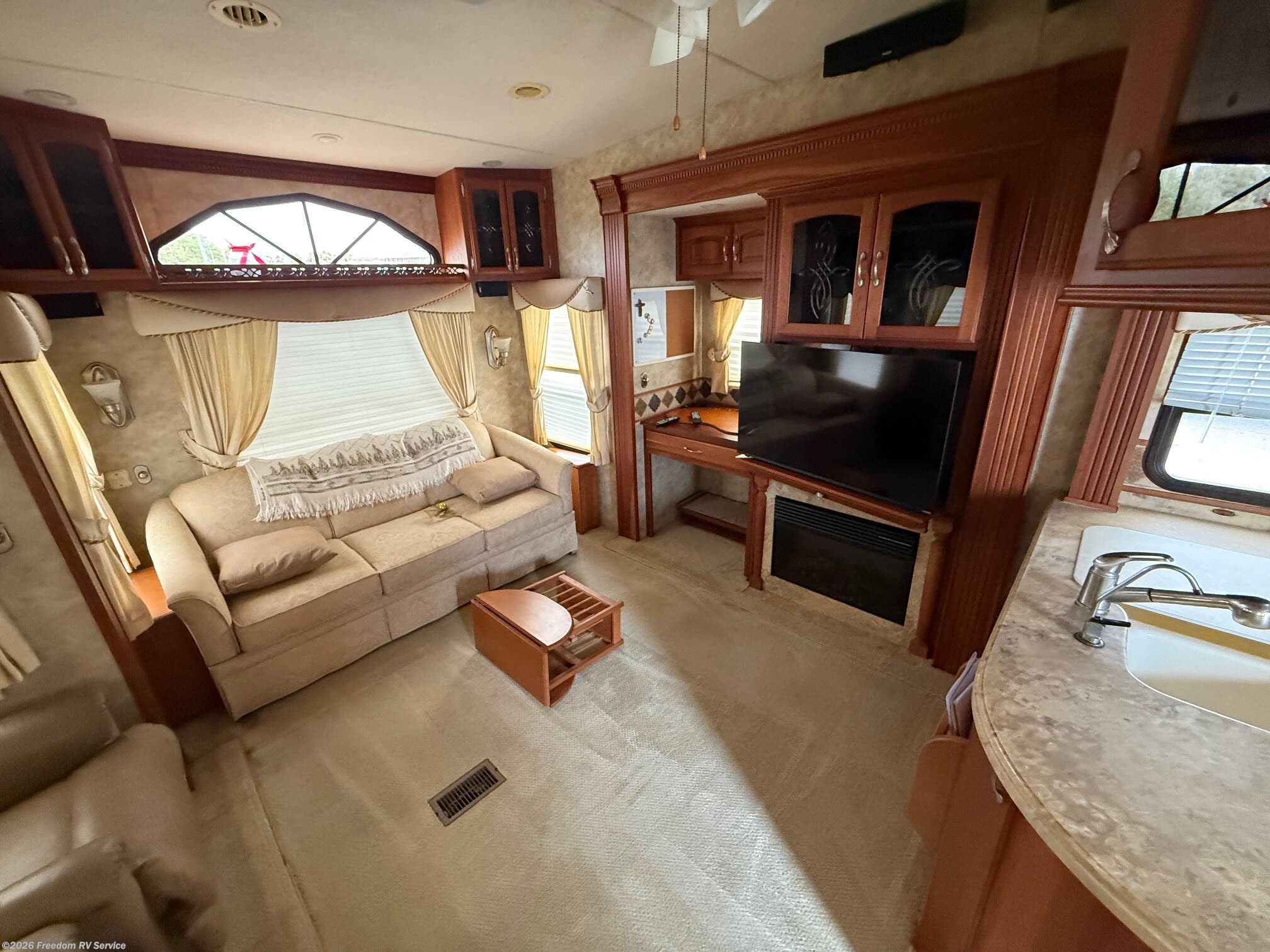 2008 HitchHiker Champagne 35CK by Nu-Wa from Freedom RV Service in Aransas Pass, Texas