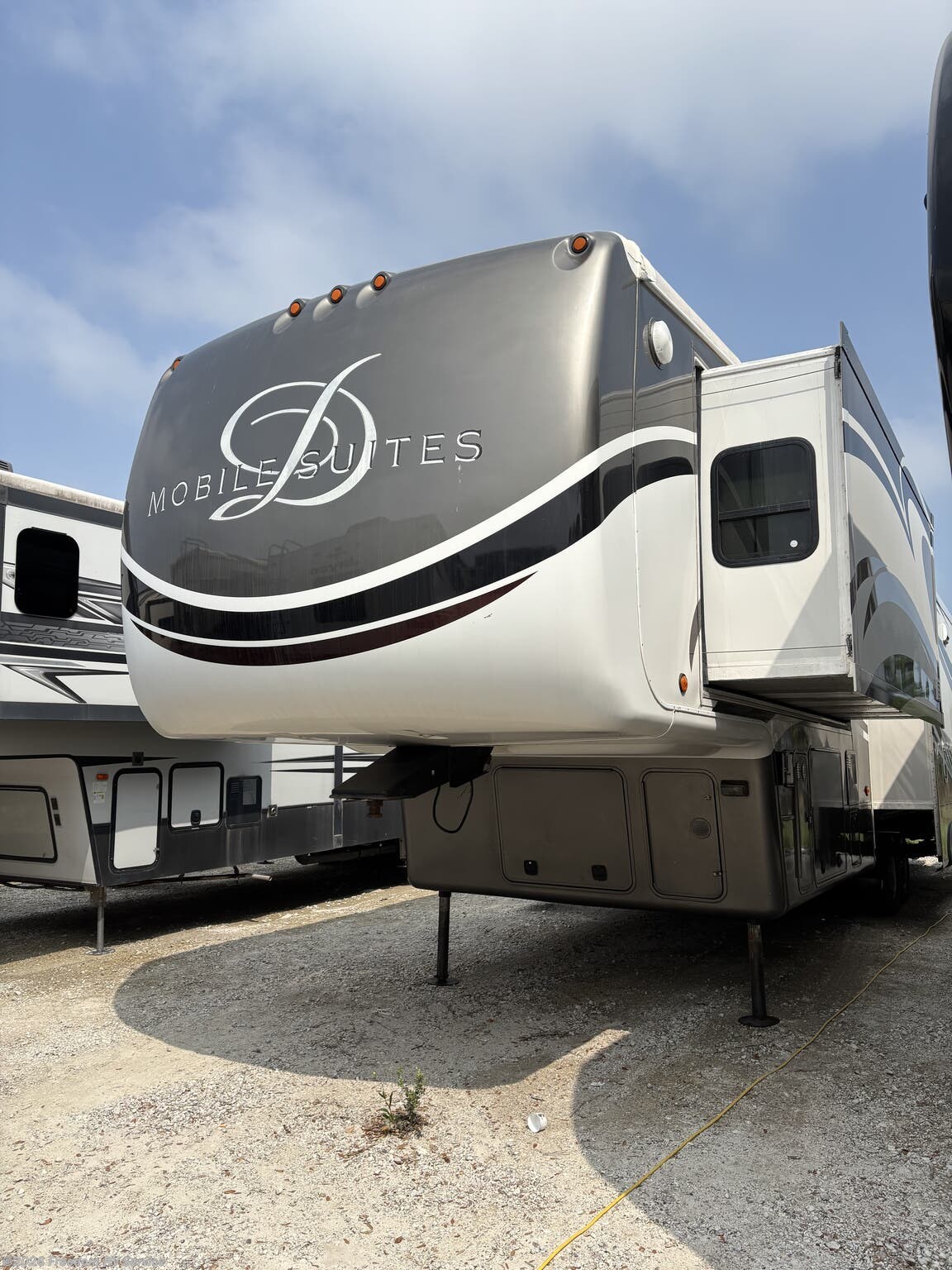 2014 DRV Mobile Suites 38RSSB3 - Used Fifth Wheel For Sale by Freedom RV Service in Aransas Pass, Texas features TV, CO Detector, Roof Vents, DVD Player, Microwave