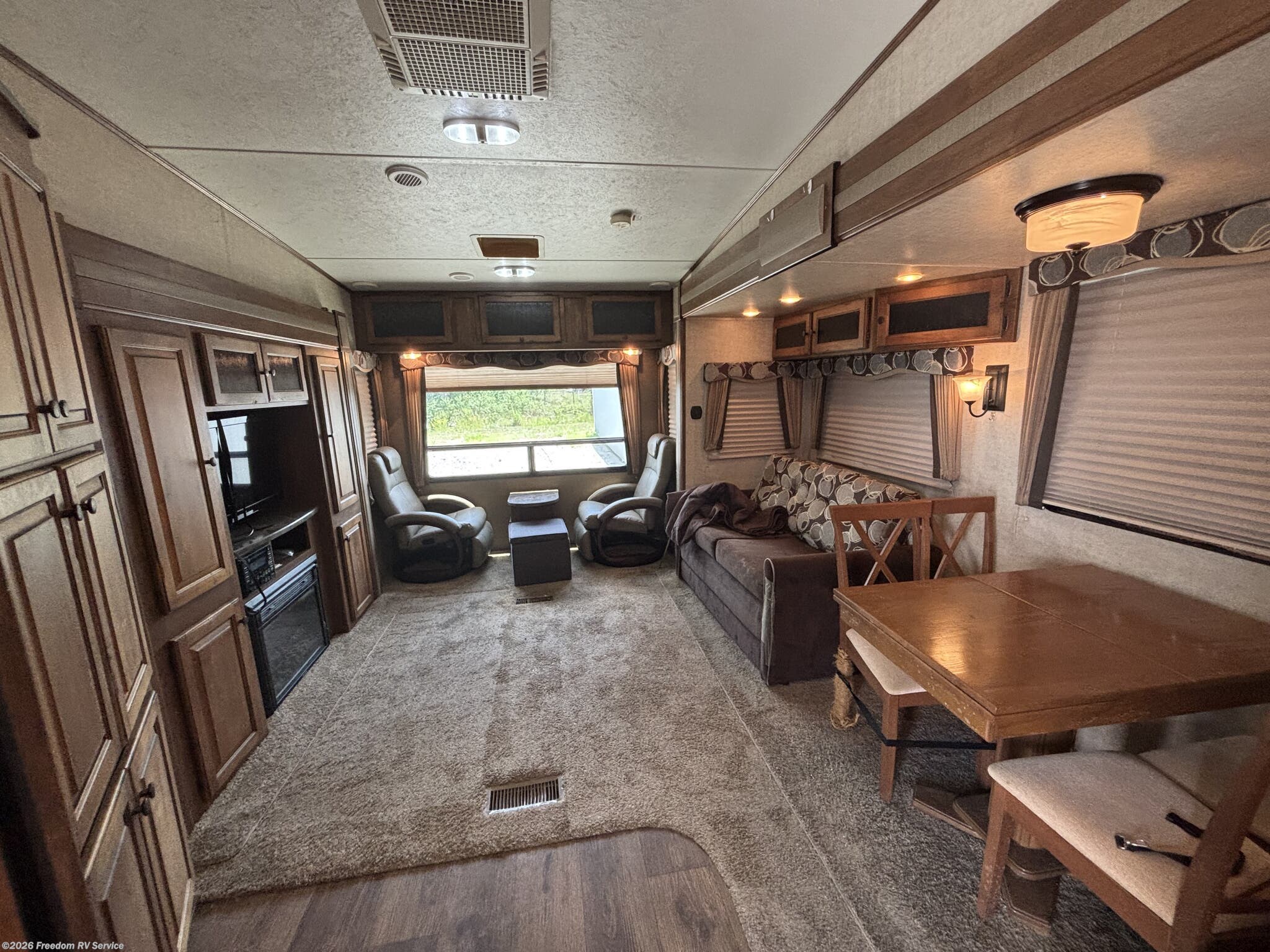 2014 Keystone Sprinter Copper Canyon 314FWRLS - Used Fifth Wheel For Sale by Freedom RV Service in Aransas Pass, Texas features Toilet, Shower, Slideout, Queen Bed, Stove Top Burner