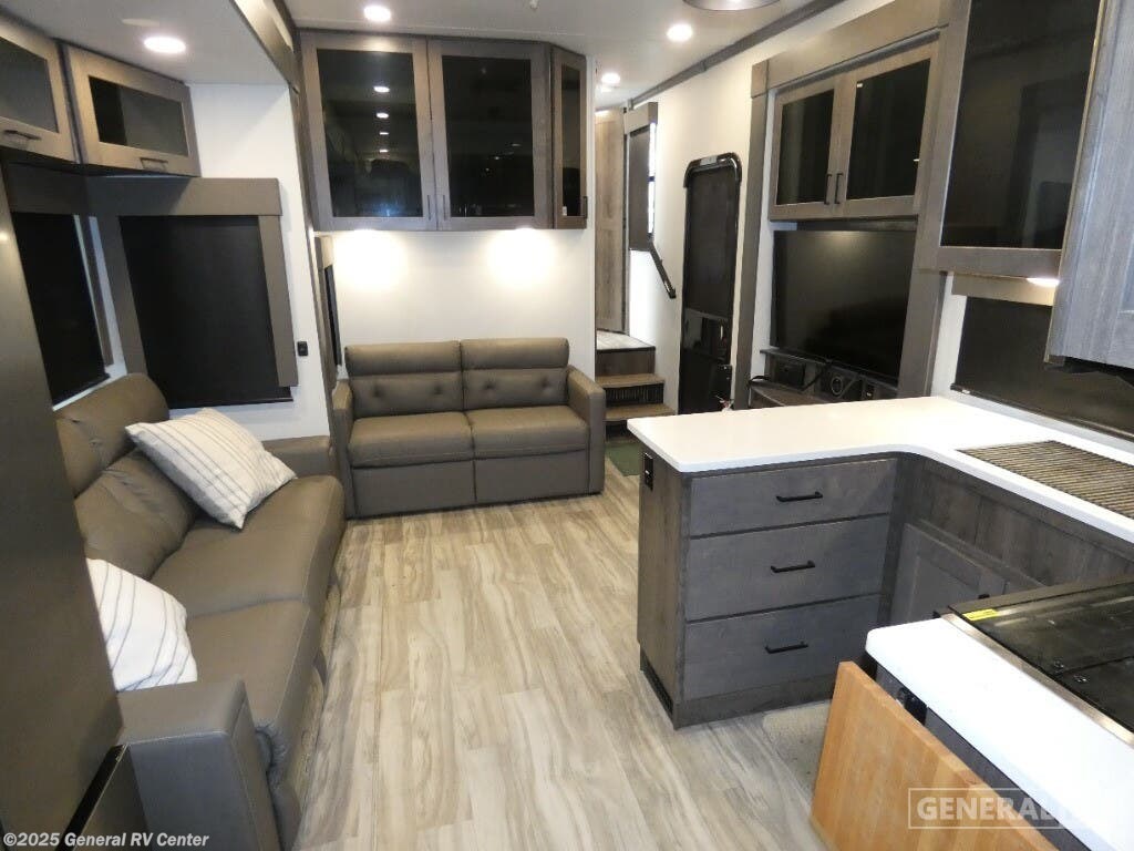 Used 2023 Alliance RV Valor 40V13-3SL available in Mesa, Arizona