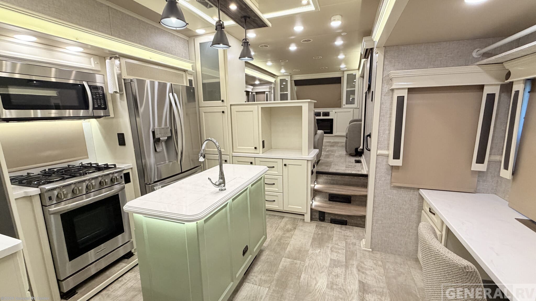 Used 2023 Vanleigh Beacon 41FLB available in Mesa, Arizona