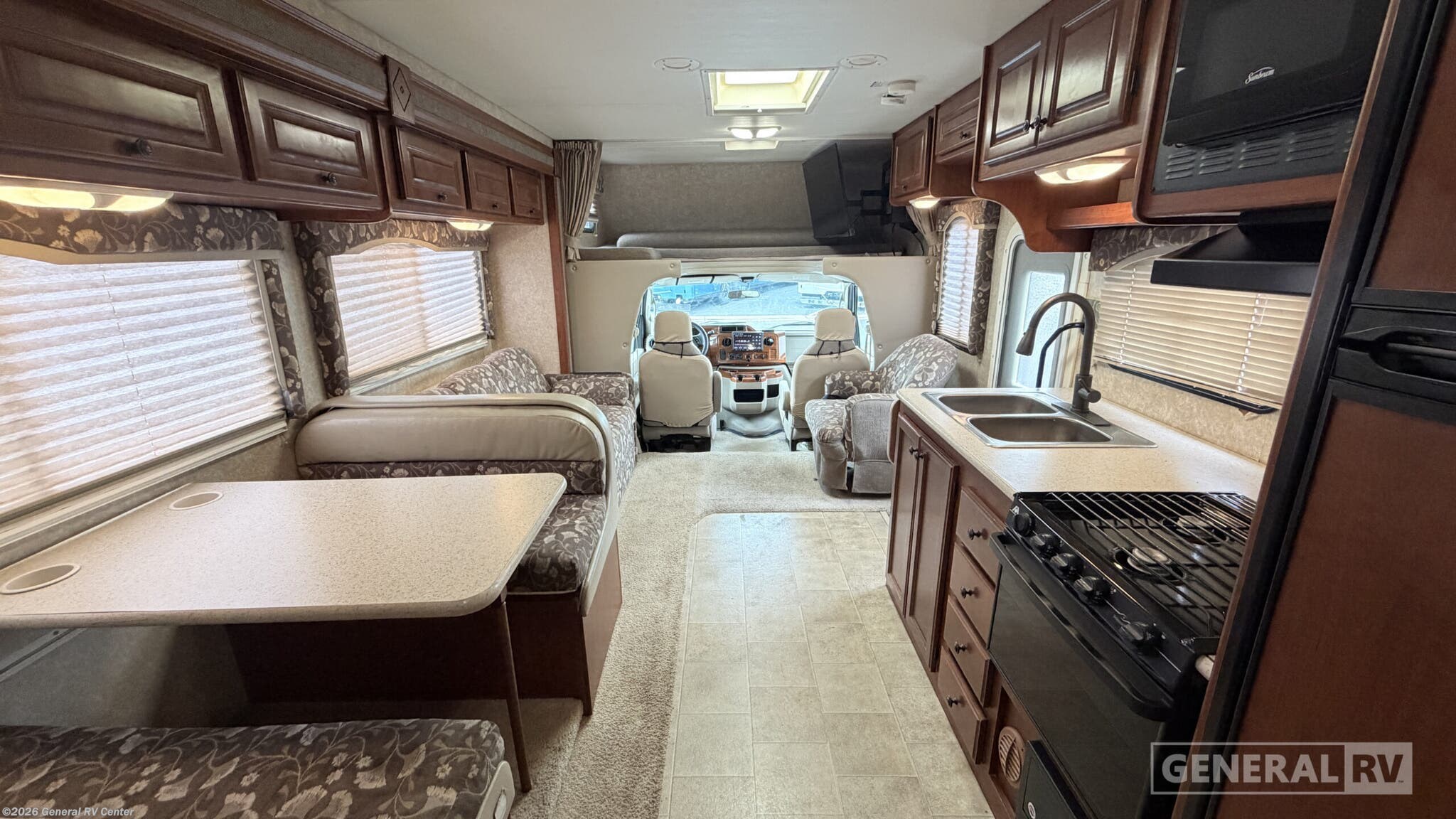 Used 2011 Thor Motor Coach Chateau 31R available in Mesa, Arizona