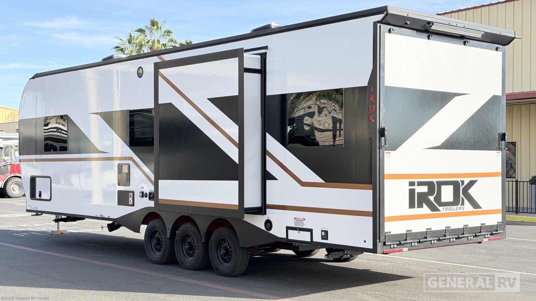 2027 FS-S 3016 by Luxe from General RV Center in Mesa, Arizona