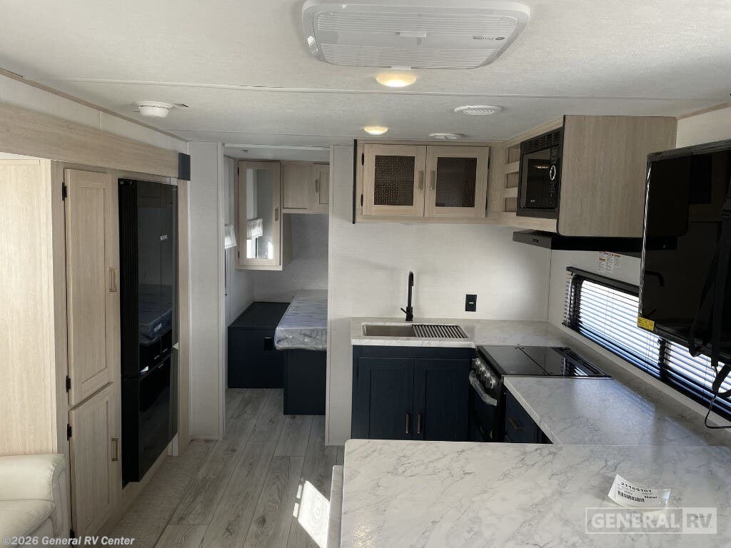 New 2025 Prime Time Avenger 25MKB available in Longmont, Colorado