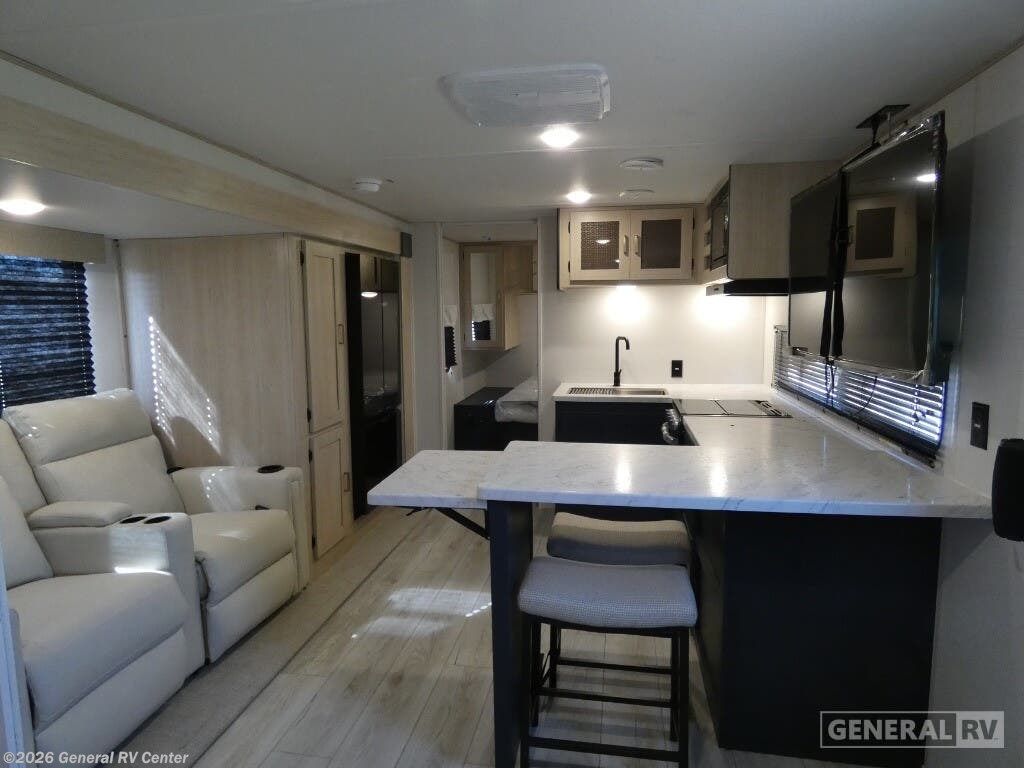 New 2025 Prime Time Avenger 25MKO available in Longmont, Colorado