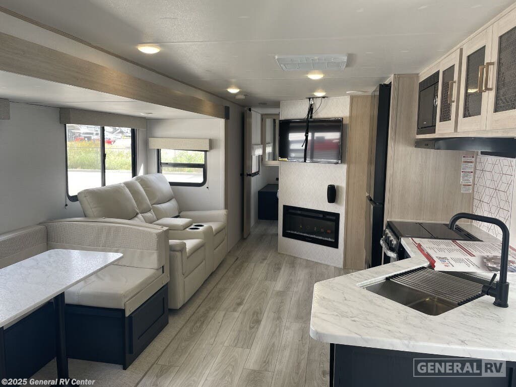 New 2025 Prime Time Avenger 29QBS available in Longmont, Colorado