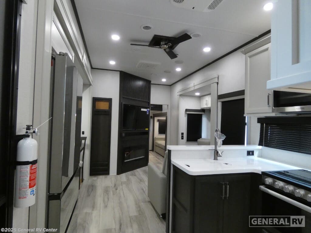 2025 Keystone Avalanche 380LT - New Fifth Wheel For Sale by General RV Center in Longmont, Colorado
