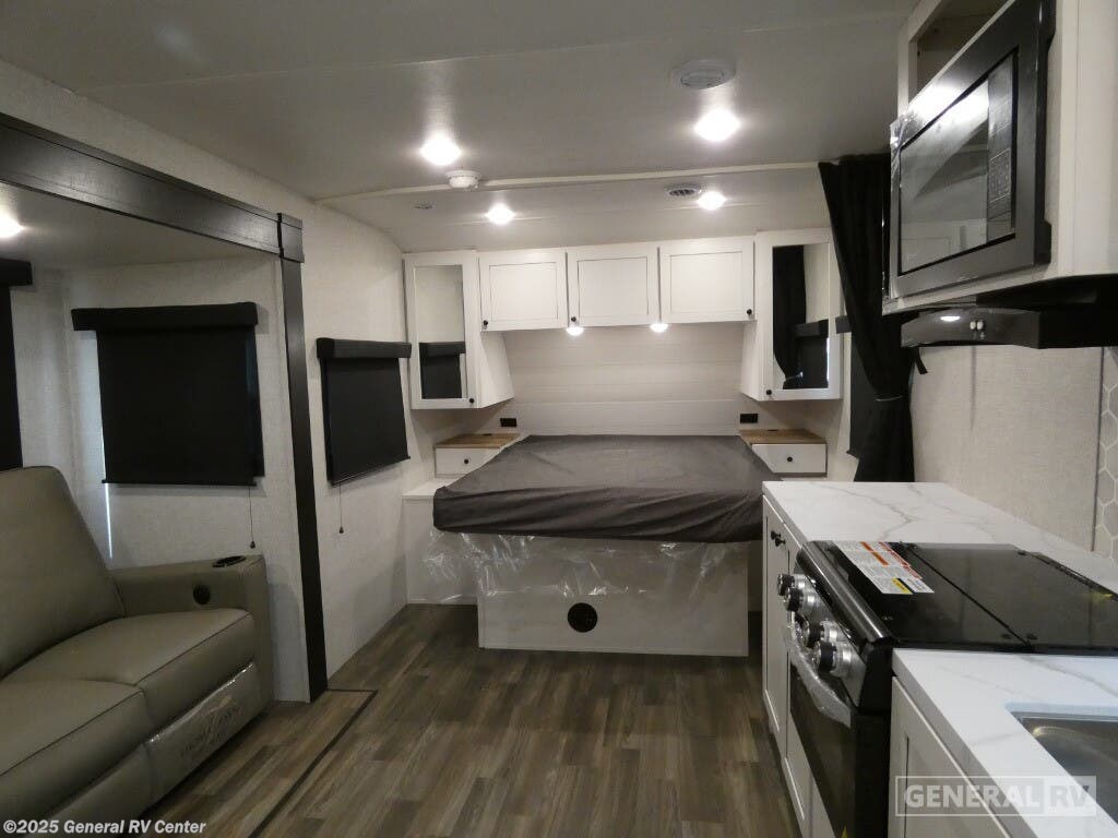 New 2025 Highland Ridge Range Lite 212FB available in Longmont, Colorado