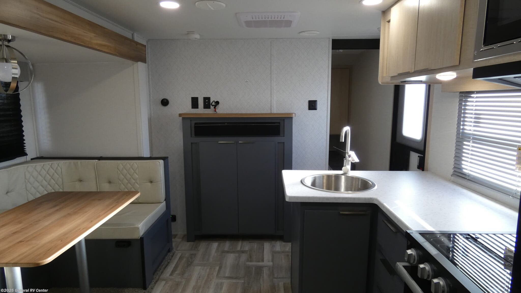 New 2026 Prime Time Tracer 240BHSLE available in Longmont, Colorado