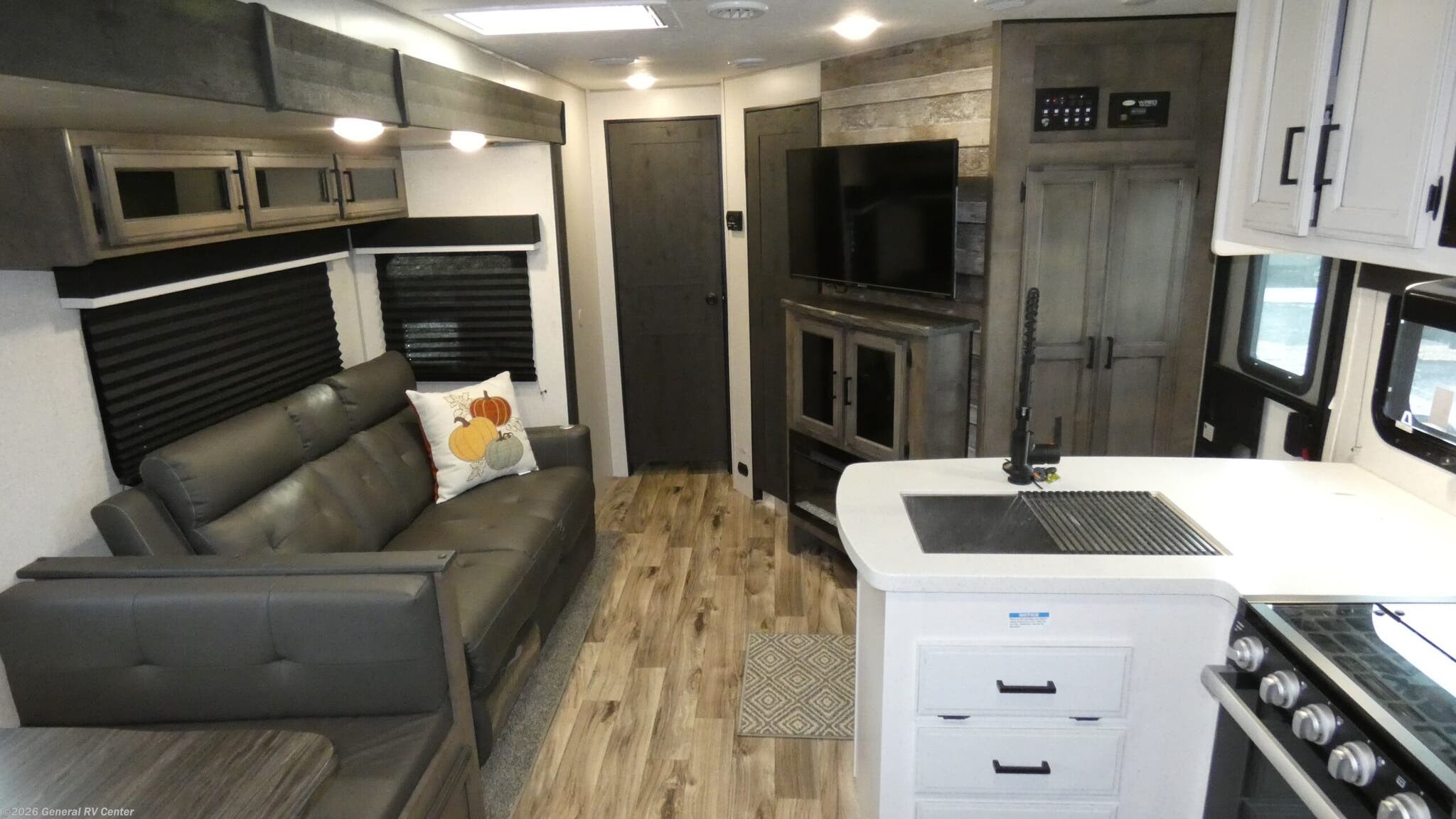 New 2026 Prime Time Tracer 240BHSLE available in Longmont, Colorado