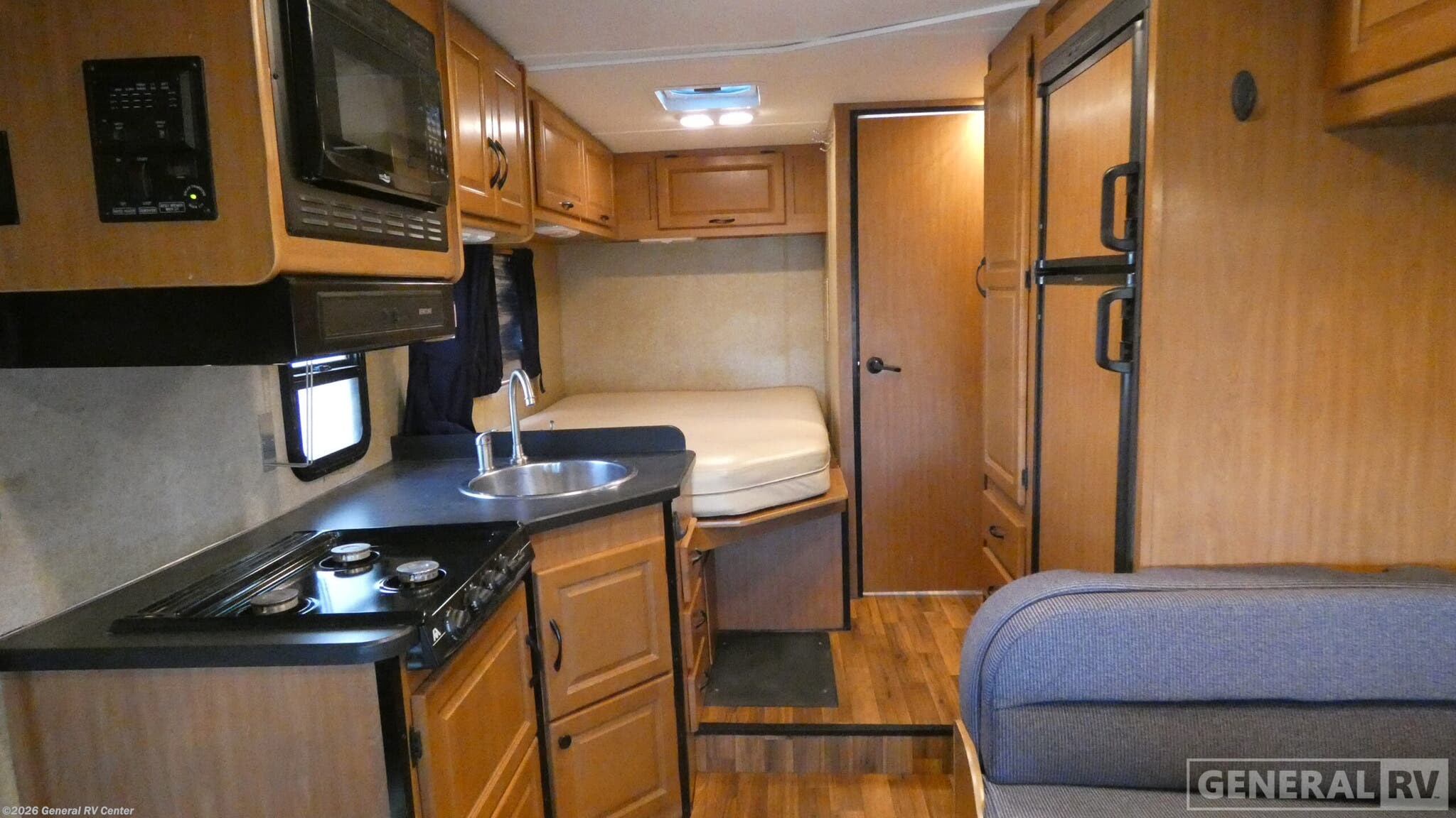 2016 Thor Motor Coach Four Winds MAJESTIC 23A - Used Class C For Sale by General RV Center in Longmont, Colorado