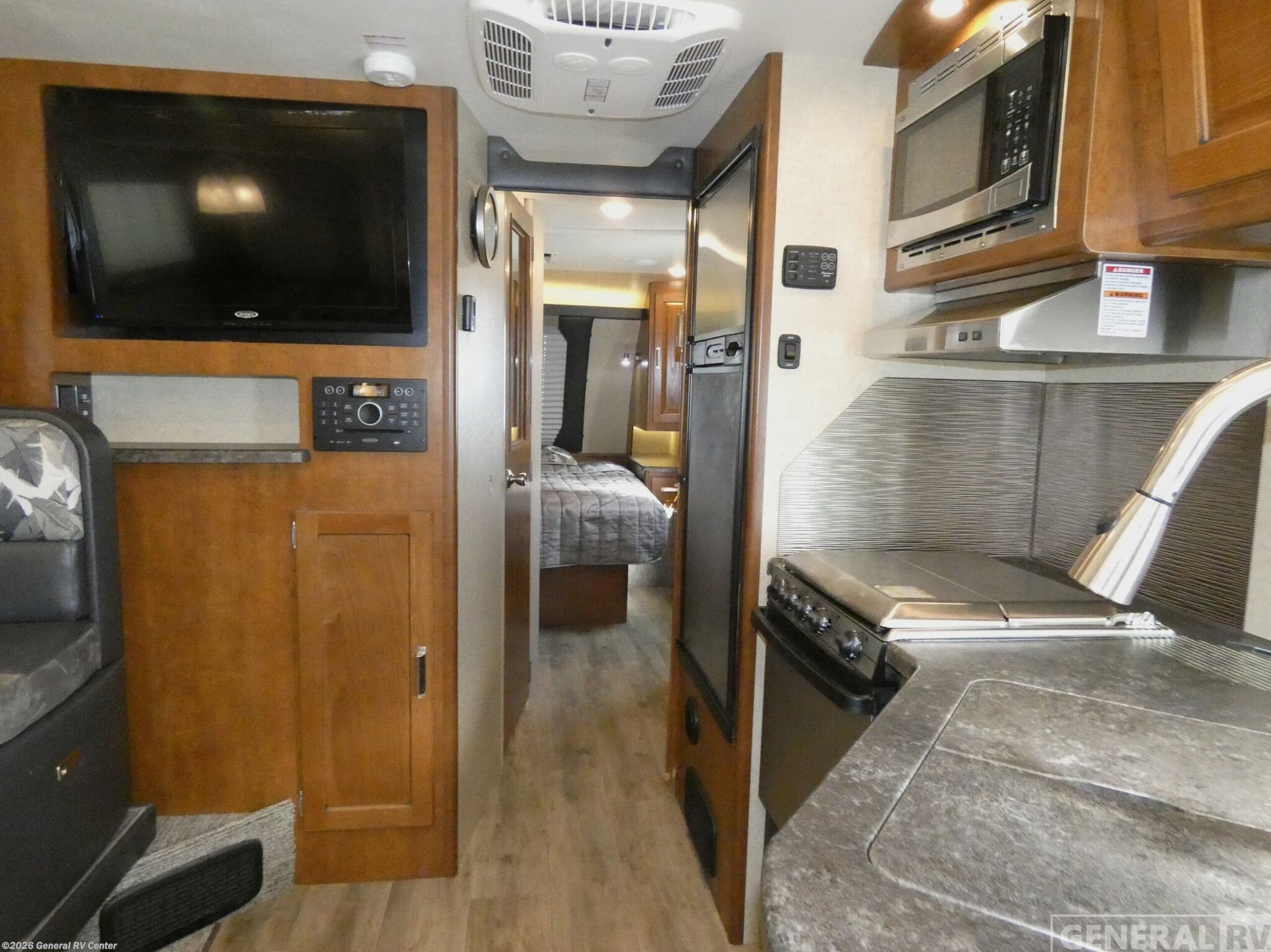 Used 2017 Lance 2375 available in Longmont, Colorado